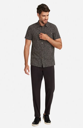 Men’s Button-Up Short Sleeve Print Scrub Top Men’s Button-Up Short Sleeve Print Scrub Top