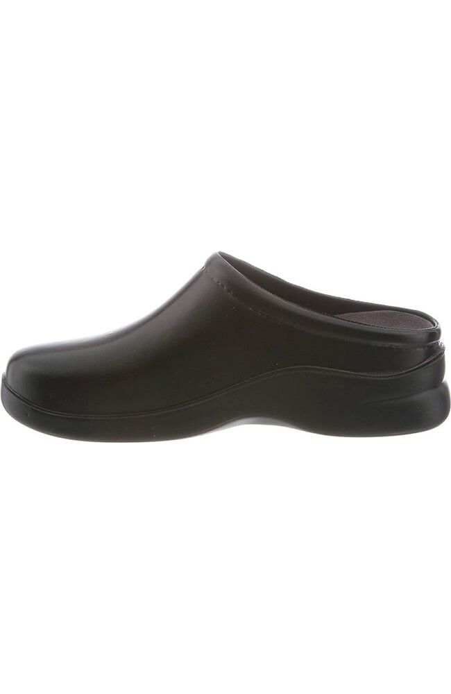 nursing clogs for narrow feet