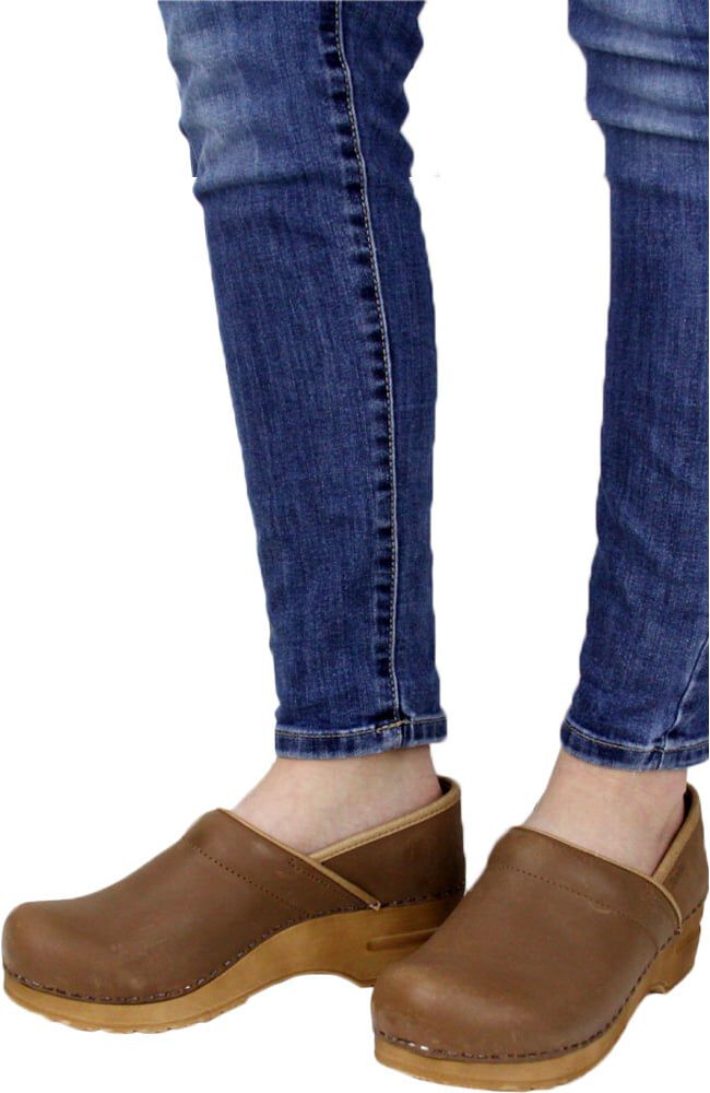 Dansko professional best sale taupe milled nubuck