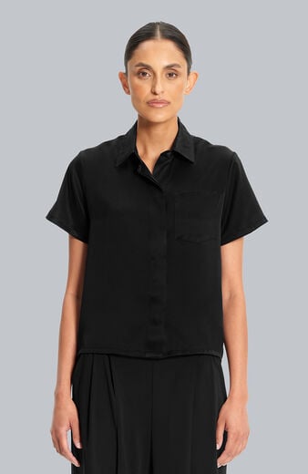 Women’s Cropped Button-Up Scrub Top Women’s Cropped Button-Up Scrub Top